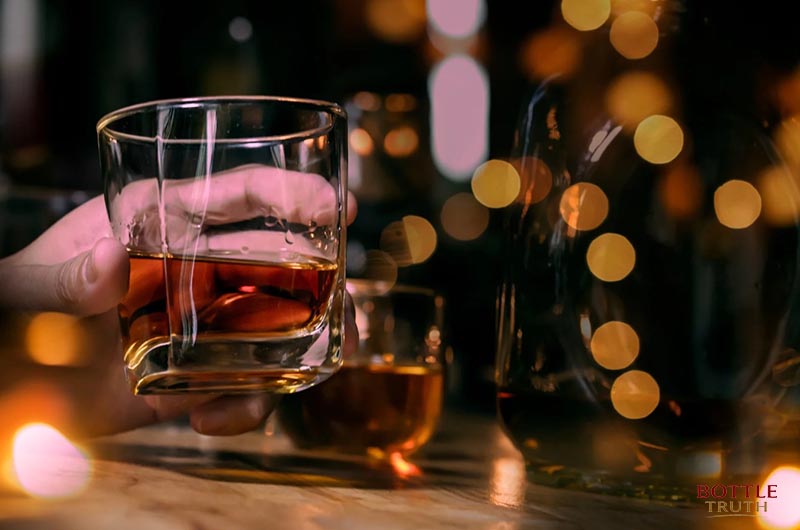 Why Bourbon Lovers Prefer Drinking It Neat? (2026) 1 Why Bourbon Lovers Prefer Drinking It Neat